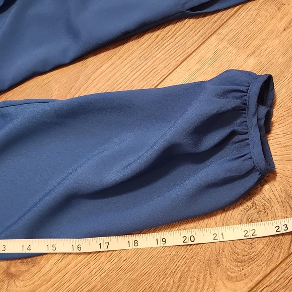 🦋 Adorable blue blouse 🦋 - Picture 8 of 11